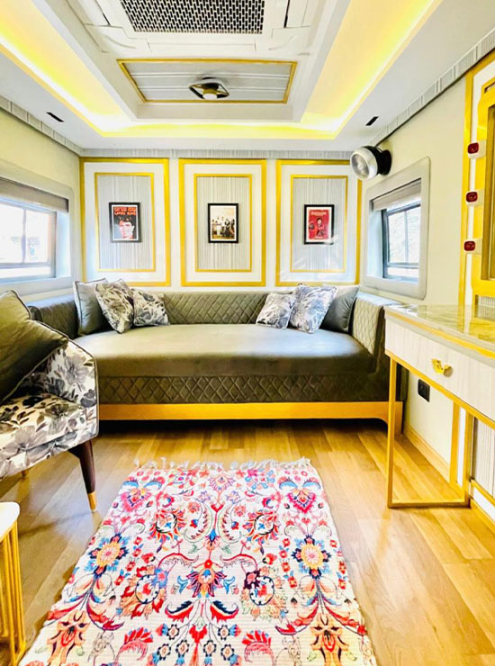 Kalra Vanity Van Shoot Vanity Van for Movies Shoting Jaipur
