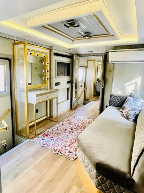 Kalra Vanity Van Shoot Vanity Van for Movies Shoting Jaipur